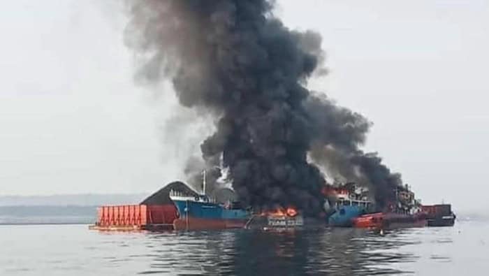 Kapal Tanker MT Ronggolawe Meledak di Perairan Lamongan
