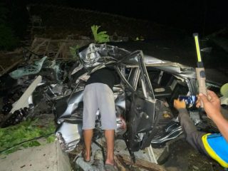 Honda CR-V Tertabrak Kereta di Lamongan, Empat Penumpang Selamat