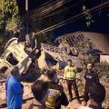 Rem Blong, Truk Semen Tabrak Pemotor dan Warung di Kecamatan Ngimbang
