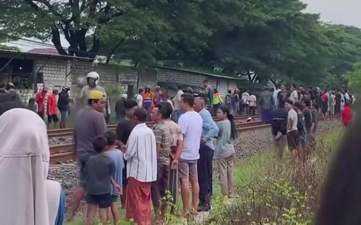 Dua Ibu Rumah Tangga Tewas Tertabrak Kereta Api di Perlintasan Tanpa Palang di Lamongan