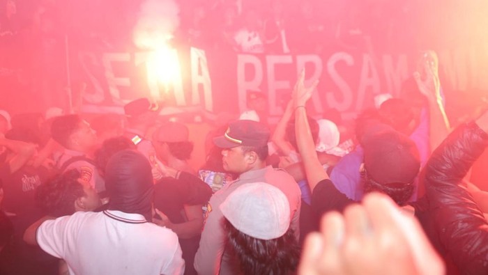 Ribuan Suporter Persela Meriahkan HUT ke-58 di Alun-Alun Lamongan