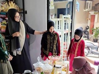 Permintaan Sewa Kebaya di Lamongan Naik 25 Persen Jelang Hari Kartini