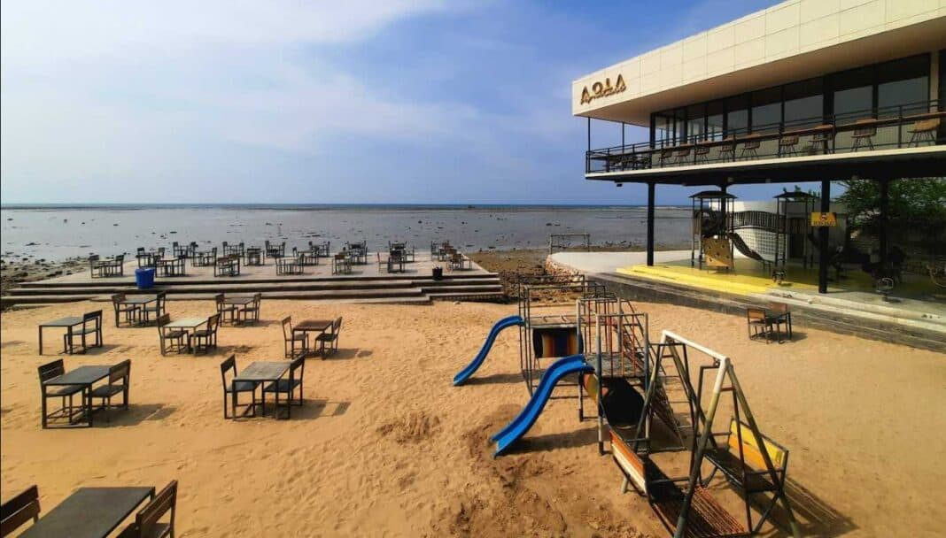 Aola Cafe Lamongan, Tempat Nongkrong Estetik di Tepi Pantai