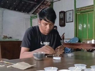 Kreativitas Pemuda Lamongan, Sulap Rumput Liar Jadi Sumber Cuan