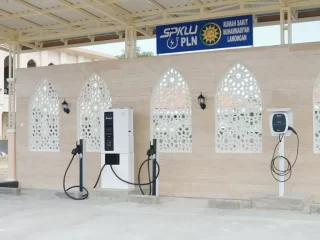 PLN UID Jatim Resmikan Dua SPKLU di RS Muhammadiyah Lamongan