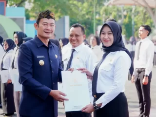 Pemkab Lamongan Serahkan SK kepada Ribuan ASN Formasi 2024