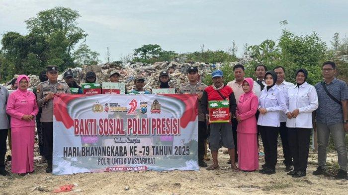 Polres Lamongan Berbagi 50 Paket Sembako kepada Pemulung TPA Tambakrigadung