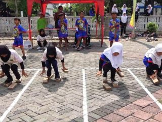 Ratusan Siswa Ramaikan Festival Olahraga Tradisional di Lamongan
