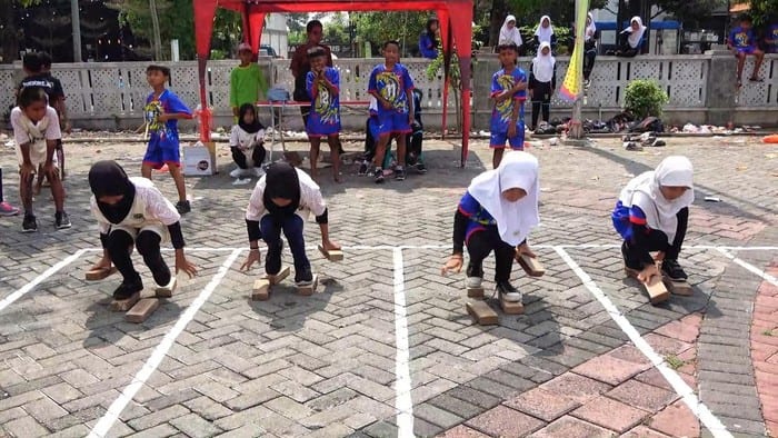 Ratusan Siswa Ramaikan Festival Olahraga Tradisional di Lamongan