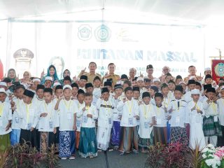 Khitan Massal Meriahkan Hari Jadi Lamongan ke-456, 103 Anak Antusias Ikut Serta
