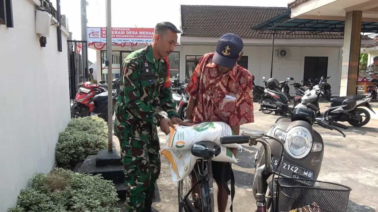Babinsa Lamongan Kawal Pendirian Koperasi Merah Putih di Desa Kramat