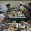 Tradisi Unik, Jamaah Haji Lamongan Disambut Soto Ayam saat Tiba di Kampung Halaman