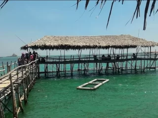 Pantai Maldives Kemantren, Surga Tropis Tersembunyi di Lamongan