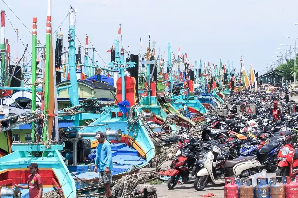 Nelayan Paciran Terpaksa Berhenti Melaut, Izin Kapal Belum Keluar