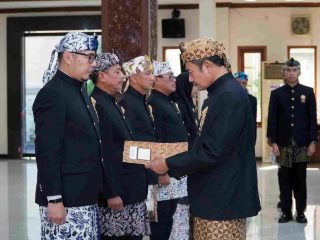 Bupati Lamongan Lantik Lima Pejabat Baru untuk Perkuat Kinerja Birokrasi