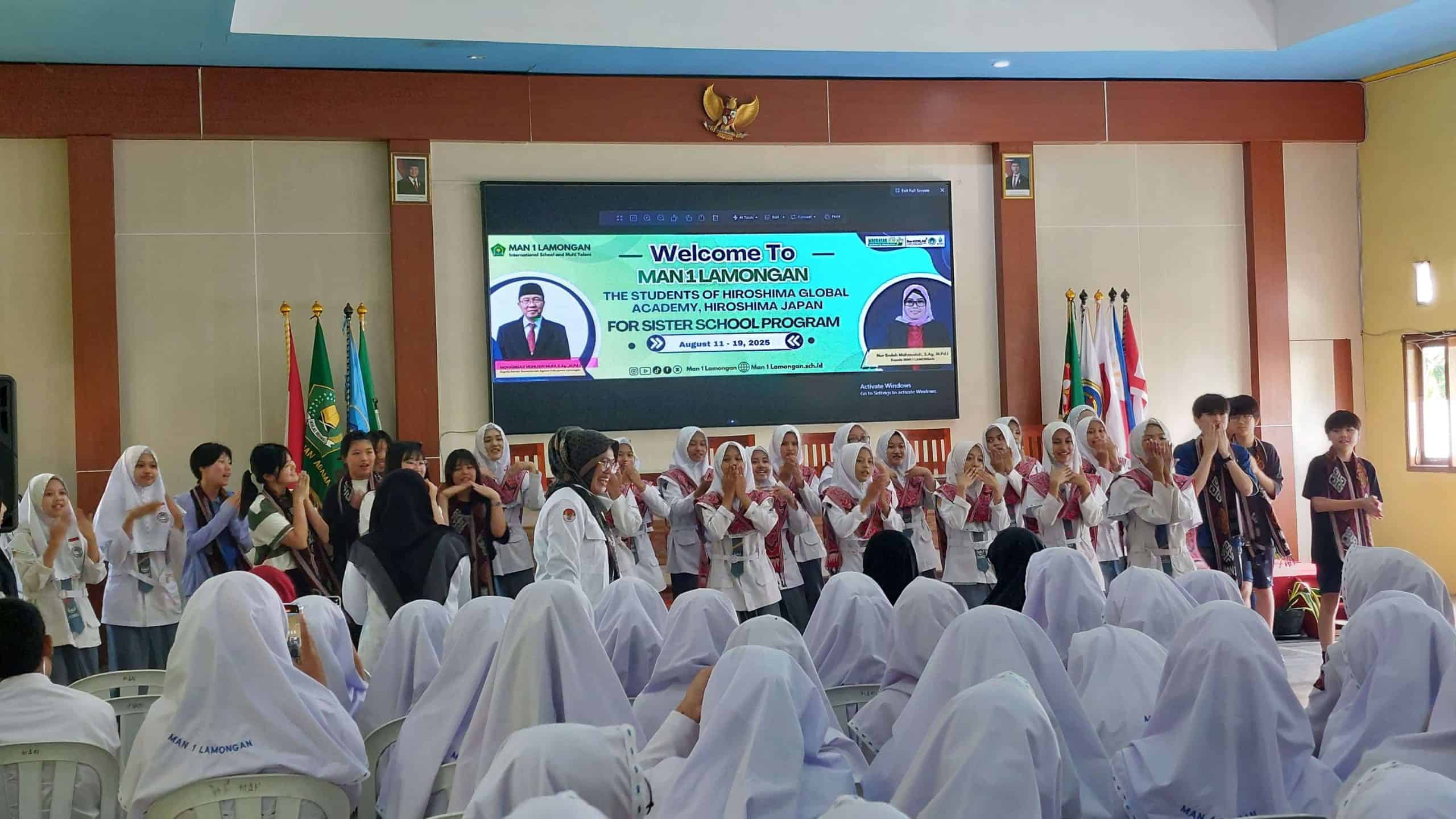 MAN 1 Lamongan Terima Kunjungan Siswa Jepang dalam Program Pertukaran Pelajar