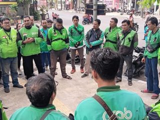 Puluhan Ojol Lamongan Gelar Doa Bersama untuk Affan Kurniawan yang Tewas saat Aksi di Jakarta