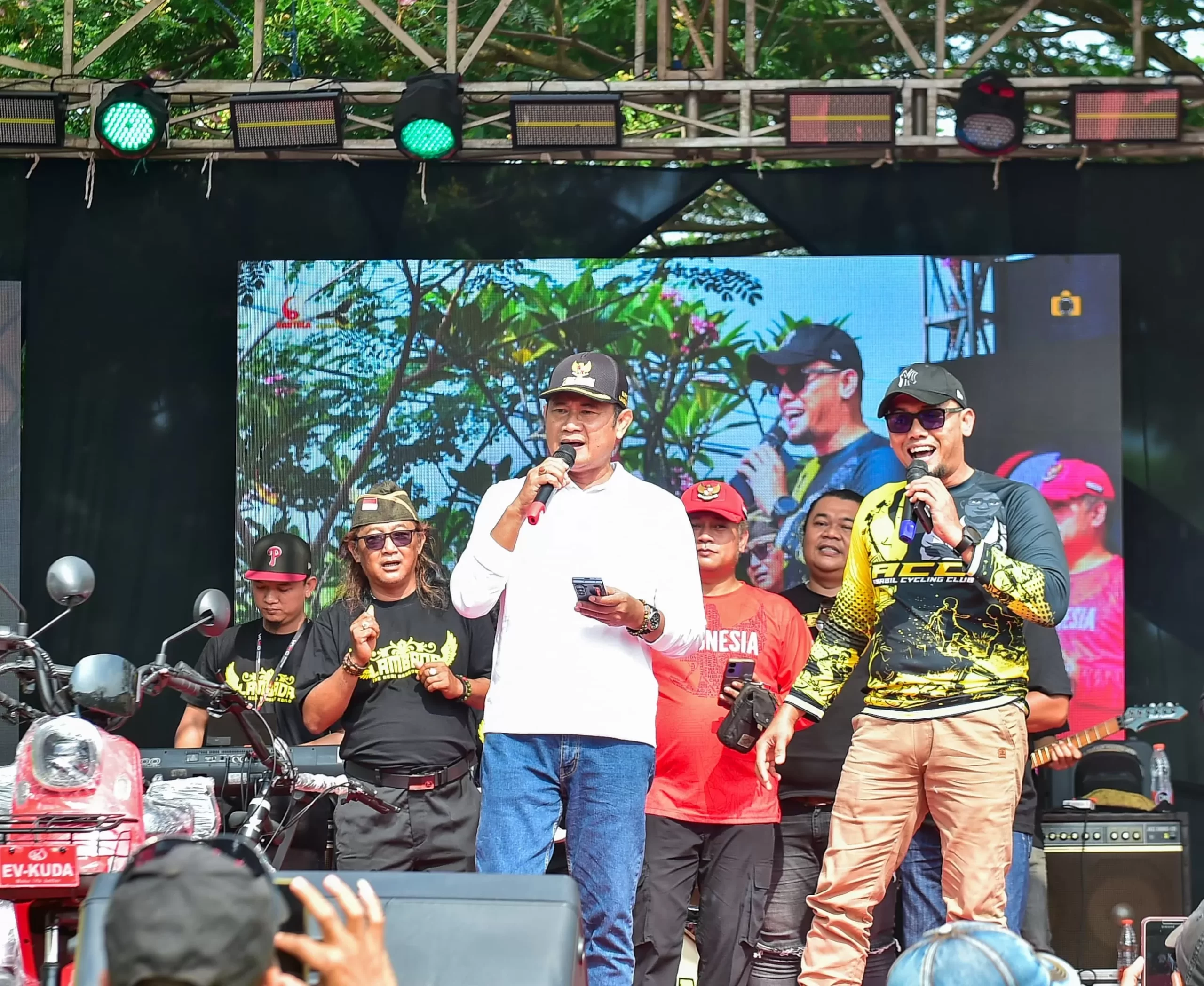 Ribuan Peserta Gowes Meriahkan HUT ke-7 PT Ababil Group di Lamongan