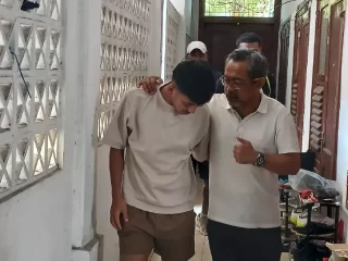 Suasana Haru Warnai Perpisahan Aji Santoso dari Persela Lamongan
