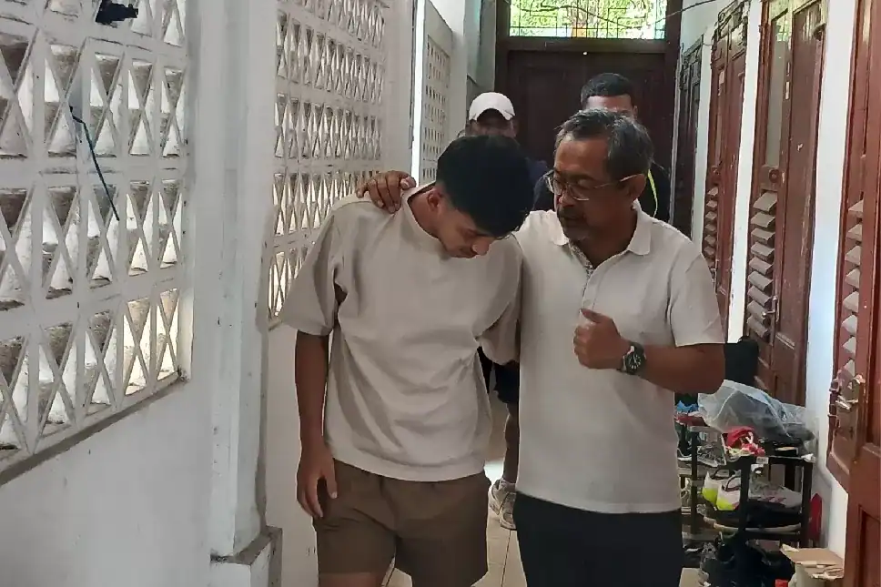 Suasana Haru Warnai Perpisahan Aji Santoso dari Persela Lamongan
