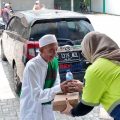 PT Rexline Engineering Indonesia Tebar 202 Paket Makanan untuk Warga Lamongan