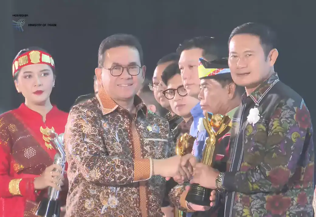 Bupati Lamongan Raih Penghargaan Primaniyarta 2025 Sebagai Kepala Daerah Pendukung Ekspor