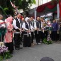 Gubernur Khofifah Resmikan Jalan Poros Desa Miru untuk Perkuat Ekonomi Warga Lamongan