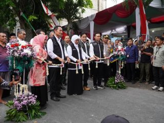 Gubernur Khofifah Resmikan Jalan Poros Desa Miru untuk Perkuat Ekonomi Warga Lamongan