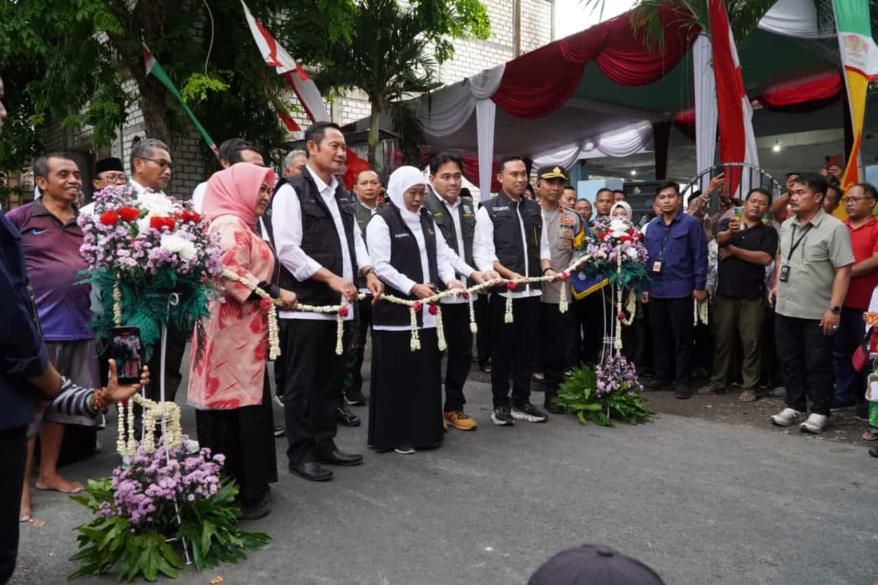 Gubernur Khofifah Resmikan Jalan Poros Desa Miru untuk Perkuat Ekonomi Warga Lamongan