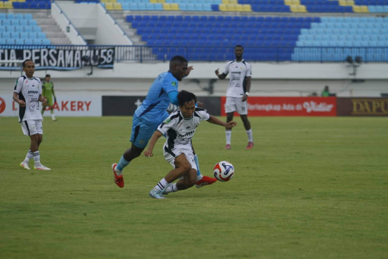Gol Menit Akhir Sadewa Bawa Persela Taklukkan PSS Sleman 2-1 di Surajaya