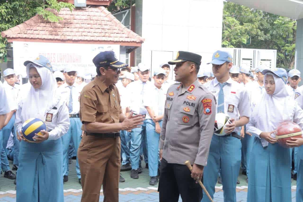 Police Goes to School: Polres Lamongan Didik Generasi Muda Disiplin dan Taat Hukum