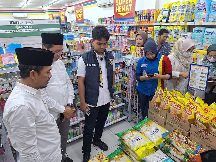 Satgas Pengendali Harga Beras Lamongan Gelar Operasi Pasar Jelang Nataru