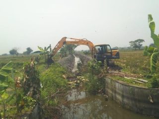 Jelang Musim Hujan, Pemkab Lamongan Genjot Pembenahan Saluran Air di 68 Titik