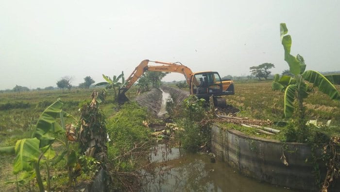 Jelang Musim Hujan, Pemkab Lamongan Genjot Pembenahan Saluran Air di 68 Titik