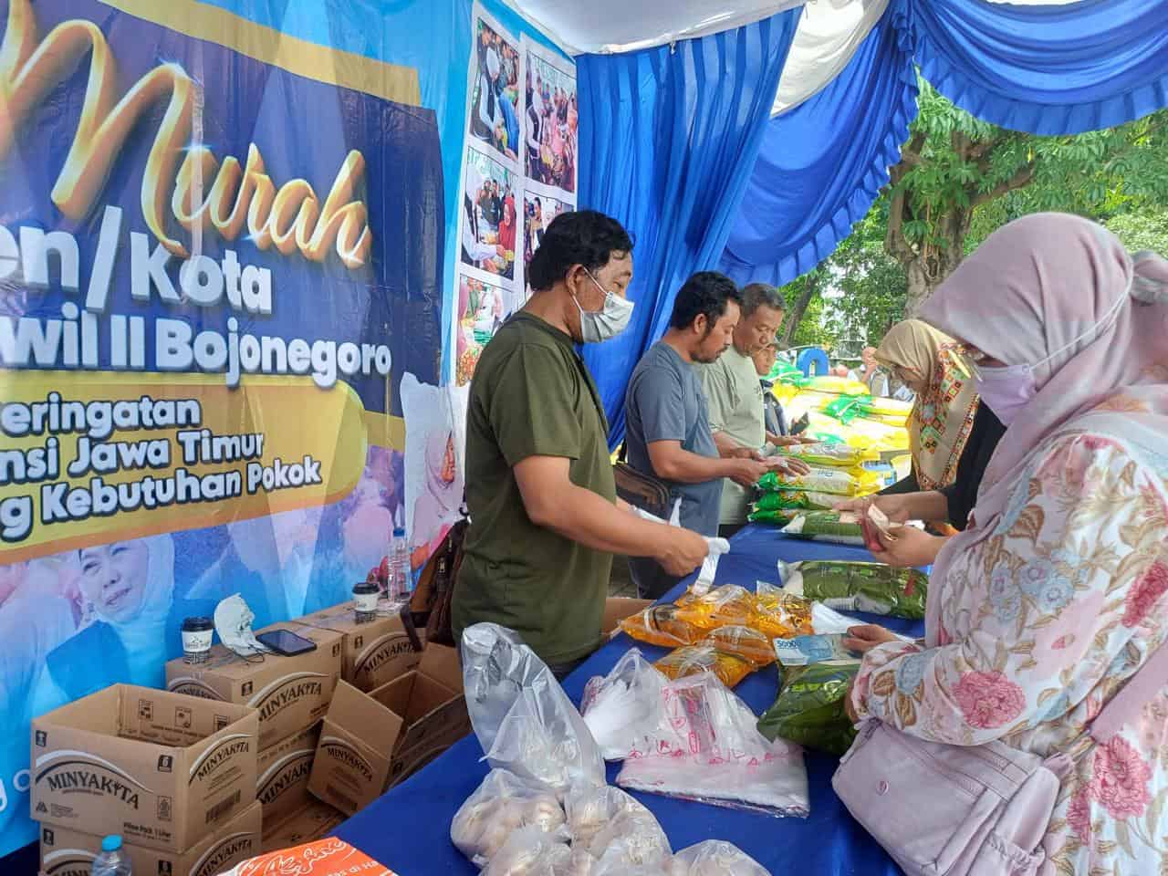 Pemprov Jatim Gelar Pasar Murah di Lamongan, Warga Antusias Buru Sembako Terjangkau