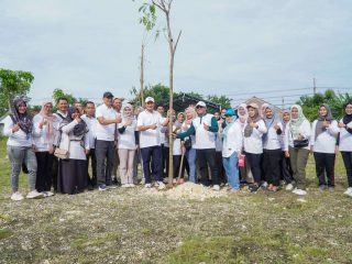 Pemkab Lamongan Rayakan HCPSN 2025 dengan Penanaman Tanaman Endemik