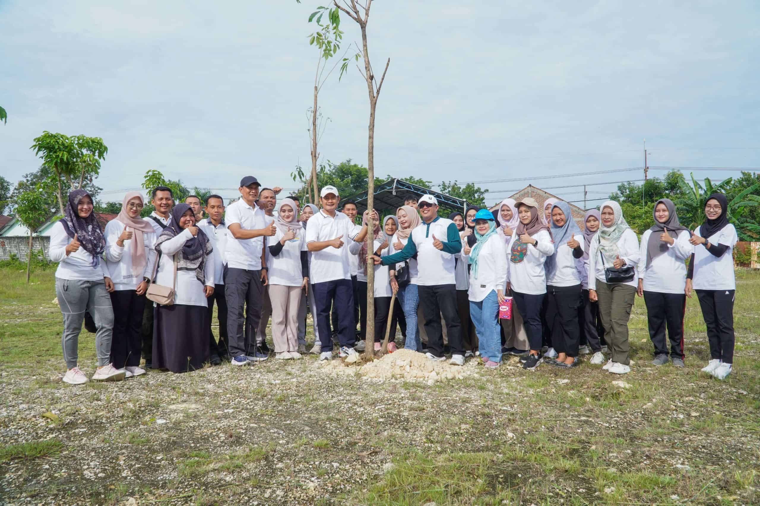 Pemkab Lamongan Rayakan HCPSN 2025 dengan Penanaman Tanaman Endemik