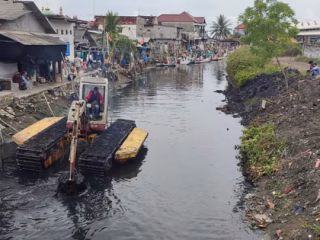 Pemkab Lamongan dan BBWS Bengawan Solo Keruk Kali Gayaran untuk Atasi Banjir