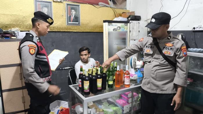Cegah Gangguan Kamtibmas, Polres Lamongan Gencarkan Razia Miras di Sukodadi