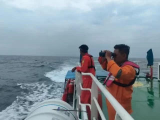 KN SAR 249 Permadi Dikerahkan Cari ABK Nelayan yang Hilang di Perairan Utara Lamongan