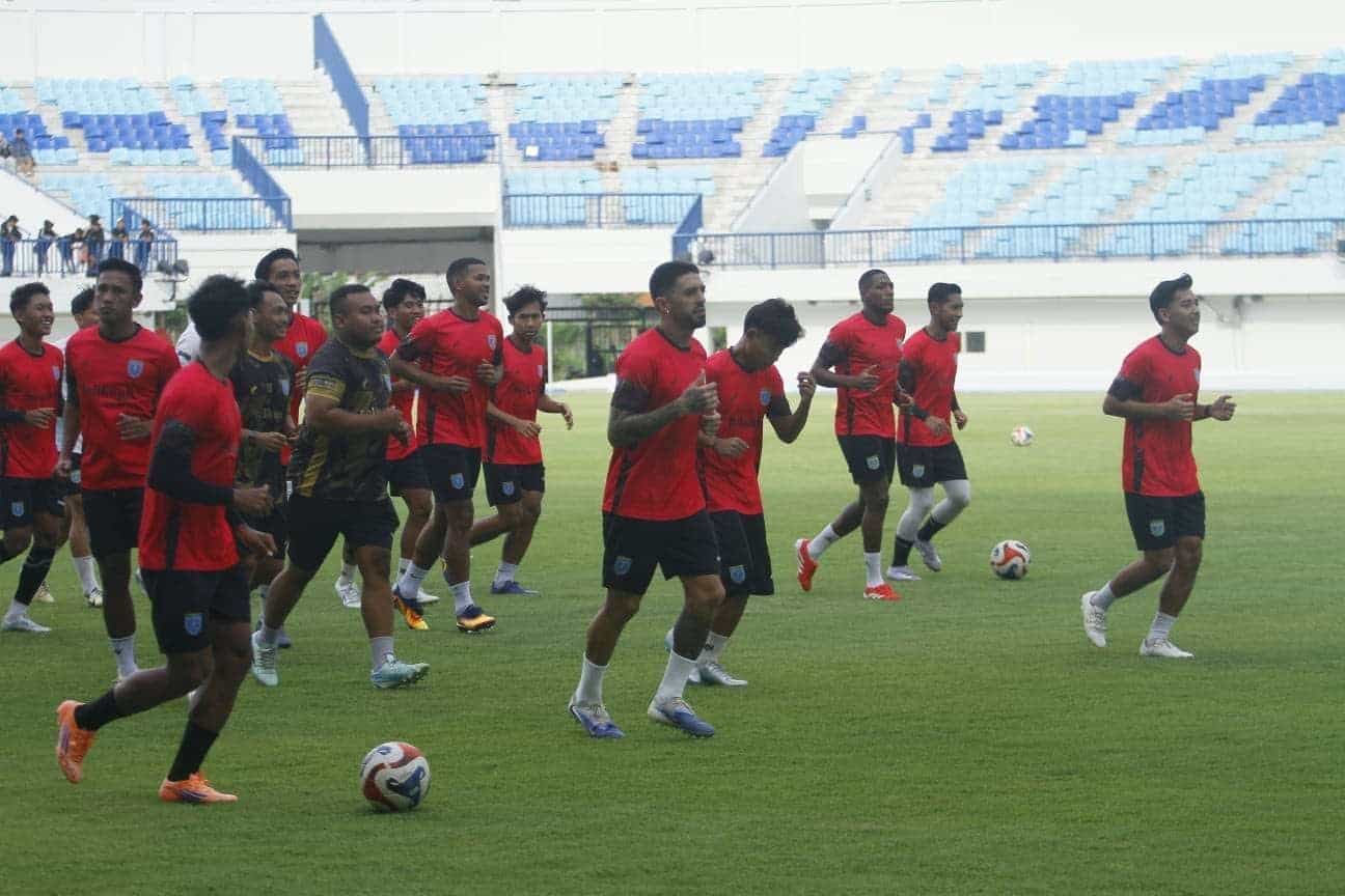 Persela Lamongan Gelar Latihan Perdana di Tengah Transisi Manajemen