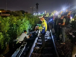 Polres Lamongan Selidiki Penemuan Jenazah Pria di Pinggir Rel KA Sukorejo
