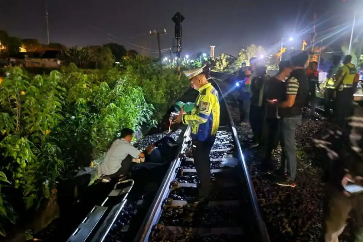 Polres Lamongan Selidiki Penemuan Jenazah Pria di Pinggir Rel KA Sukorejo